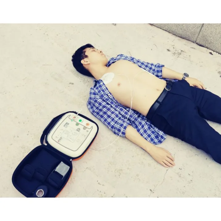 I PAD DEFIBRILLATORE CU-SP1